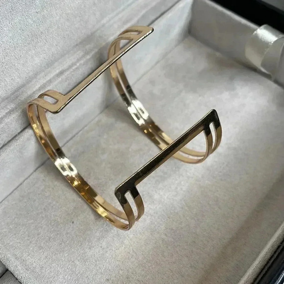 Faux Gold Bracelet  - Picture 4 of 5